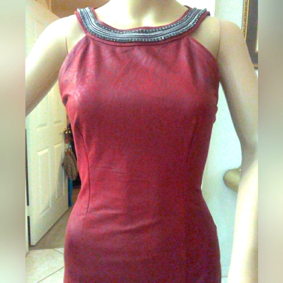 BNWOT SUEDE-LIKE DRESS BY GUESS MARION W/ SILVER DECOR & RHINESTONES SZ 4 BEAUTY - Picture 5 of 11